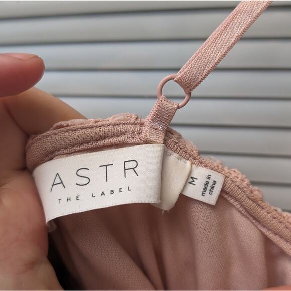Astr Lace Nude Cream/Pink Midi Dress, size M - Picture 4 of 4